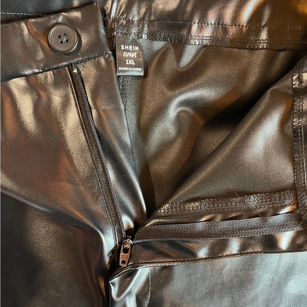 Woman’s SEXY -  NWOT   Faux Leather Pants